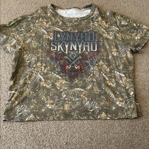 Women’s Camo Graphic Tee